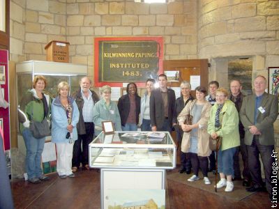 Photo de groupe dans le musée d'histoire locale de Kilwinning